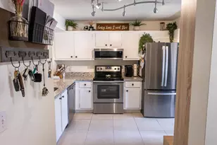 803 Lakeview Cir, Royal Palm Beach, FL 33411 - Photo 6