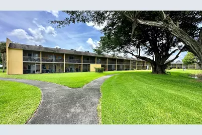 1632 Meadows Circle W, Boynton Beach, FL 33436 - Photo 20