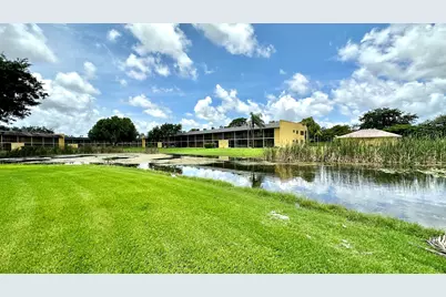 1632 Meadows Circle W, Boynton Beach, FL 33436 - Photo 10