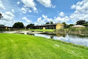 1632 Meadows Cir W, Boynton Beach, FL 33436 - Photo 10