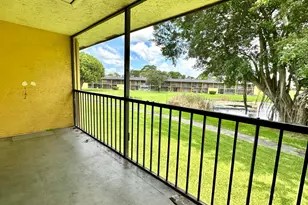 1632 Meadows Cir W, Boynton Beach, FL 33436 - Photo 16