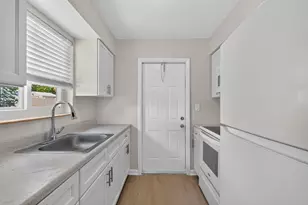 2961 NE 7th Ave, Pompano Beach, FL 33064 - Photo 2