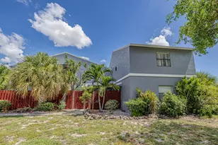7 Crossings Cir, Boynton Beach, FL 33435 - Photo 2