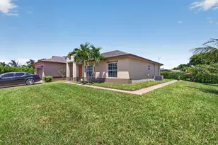 1016 Cheryl Rd, Haverhill, FL 33417 - Photo 4