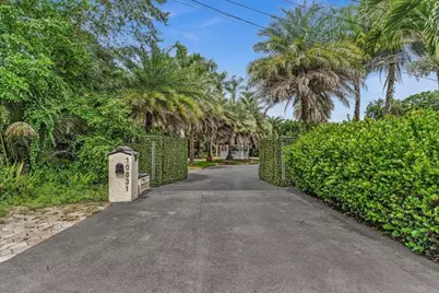 10831 SW 51st Court, Davie, FL 33328 - Photo 2