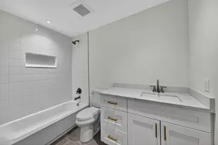 410 NE 34th St, Oakland Park, FL 33334 - Photo 32