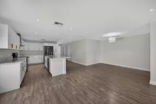 410 NE 34th St, Oakland Park, FL 33334 - Photo 8