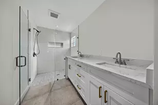410 NE 34th St, Oakland Park, FL 33334 - Photo 24