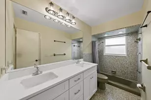 129 Alhambra Pl, West Palm Beach, FL 33405 - Photo 24