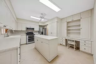 129 Alhambra Pl, West Palm Beach, FL 33405 - Photo 12