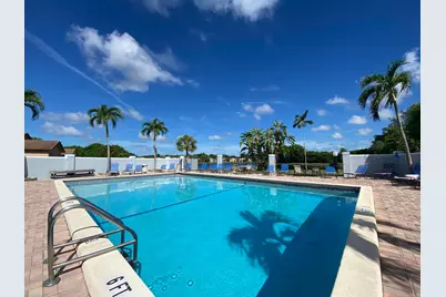 9132 Pine Springs Drive, Boca Raton, FL 33428 - Photo 16