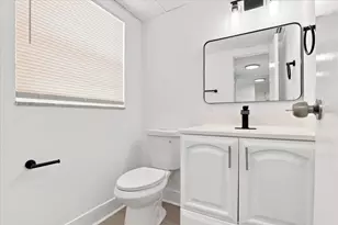 1050 Country Club Dr, Margate, FL 33063 - Photo 14