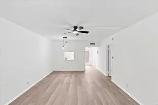 1050 Country Club Dr, Margate, FL 33063 - Photo 16