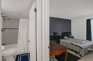7980 N French Dr, Pembroke Pines, FL 33024 - Photo 22