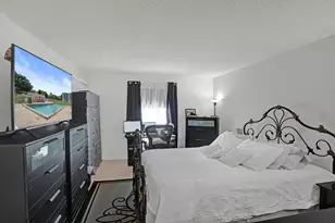7980 N French Dr, Pembroke Pines, FL 33024 - Photo 14