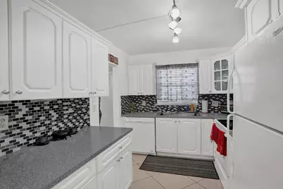 7980 N French Drive #3-202, Pembroke Pines, FL 33024 - Photo 8