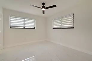 421 Fontana Dr, Palm Springs, FL 33461 - Photo 14