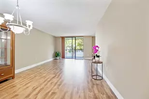 901 Colony Point Cir, Pembroke Pines, FL 33026 - Photo 10