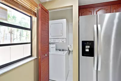 901 Colony Point Circle #207, Pembroke Pines, FL 33026 - Photo 6