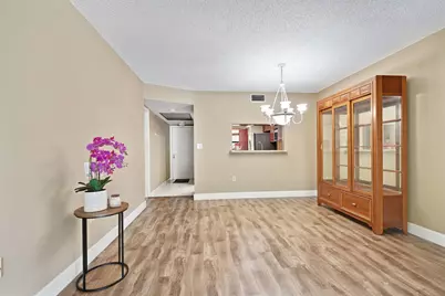 901 Colony Point Circle #207, Pembroke Pines, FL 33026 - Photo 8
