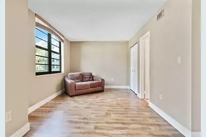 901 Colony Point Circle #207, Pembroke Pines, FL 33026 - Photo 18