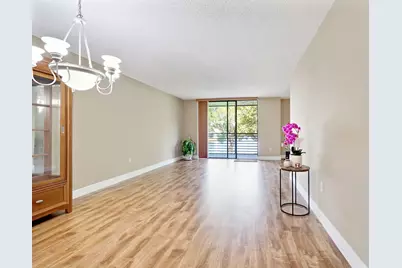 901 Colony Point Circle #207, Pembroke Pines, FL 33026 - Photo 10
