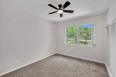 145 Greenbrier Drive, Palm Springs, FL 33461 - Photo 18