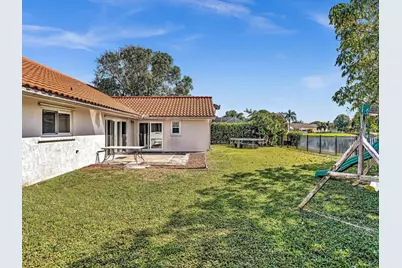 9393 Laurel Green Drive, Boynton Beach, FL 33437 - Photo 32