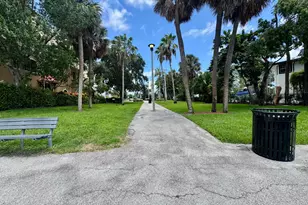 690 SE 23rd Ave, Pompano Beach, FL 33062 - Photo 32