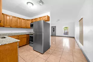 124 SW 10th Ave, Boynton Beach, FL 33435 - Photo 4