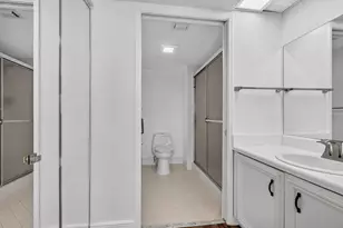 1301 SW 142nd Ave, Pembroke Pines, FL 33027 - Photo 18