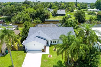 320 NE Surfside Avenue, Port Saint Lucie, FL 34983 - Photo 4