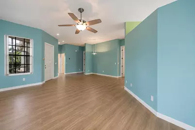546 SW New Castle Cove, Port Saint Lucie, FL 34986 - Photo 4