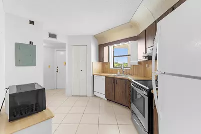 6555 W Broward Boulevard #409, Plantation, FL 33317 - Photo 4