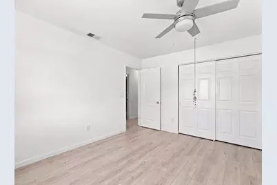 708 Hillcrest Boulevard, West Palm Beach, FL 33405 - Photo 18