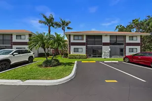 15451 Pembridge Dr, Delray Beach, FL 33484 - Photo 2