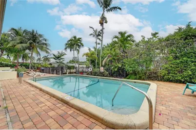 410 SW 15th Street #207, Pompano Beach, FL 33060 - Photo 10