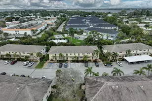 2950 SE Ocean Blvd, Stuart, FL 34996 - Photo 28