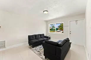 1010 Pinetree Dr, Lantana, FL 33462 - Photo 2