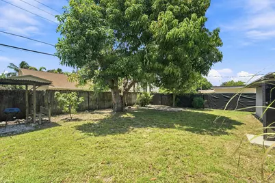 1010 Pinetree Drive, Lantana, FL 33462 - Photo 12