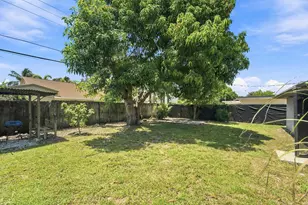1010 Pinetree Dr, Lantana, FL 33462 - Photo 12
