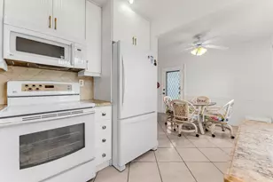 572 Flanders L, Delray Beach, FL 33484 - Photo 4