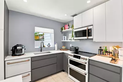 35 NE 29th Street, Wilton Manors, FL 33334 - Photo 18