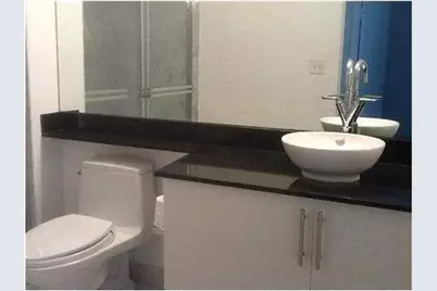 31 SE 5th Street #202, Miami, FL 33131 - Photo 10
