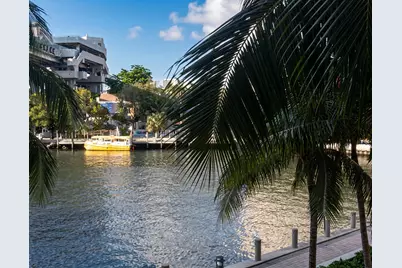 31 SE 5th Street #202, Miami, FL 33131 - Photo 12