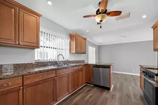 7823 NW 40th St, Coral Springs, FL 33065 - Photo 8
