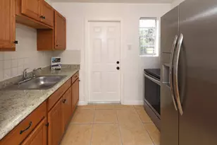 2304 NW 15th Ct, Fort Lauderdale, FL 33311 - Photo 4