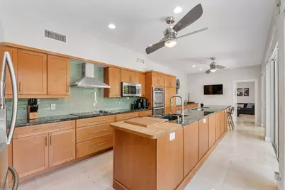 1081 Bel Aire Drive E, Pembroke Pines, FL 33027 - Photo 8
