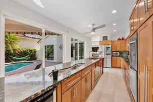 1081 Bel Aire Dr E, Pembroke Pines, FL 33027 - Photo 10