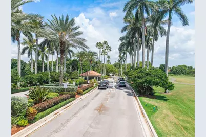 1081 Bel Aire Drive E, Pembroke Pines, FL 33027 - Photo 26